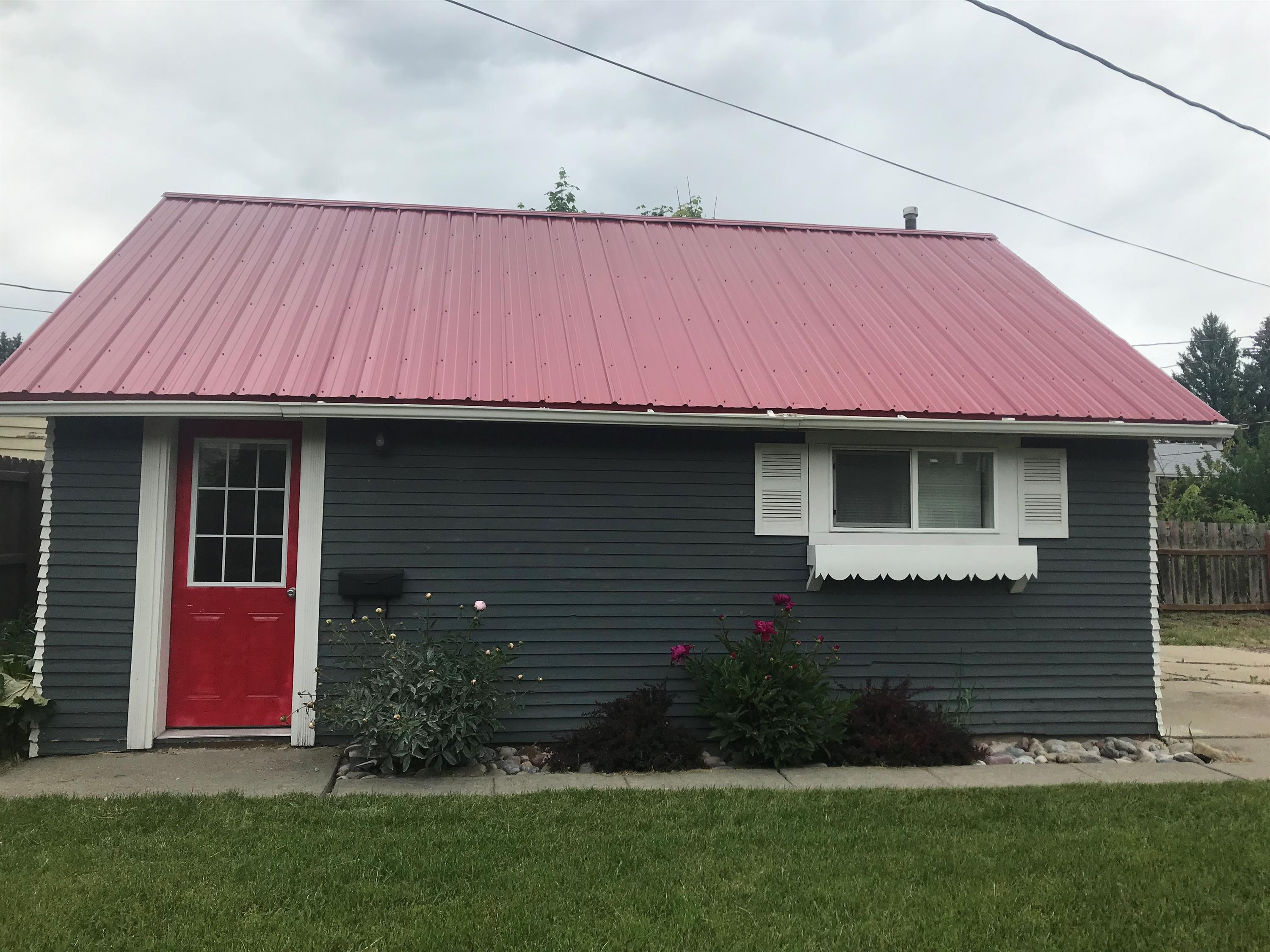 735 7th Avenue East #B