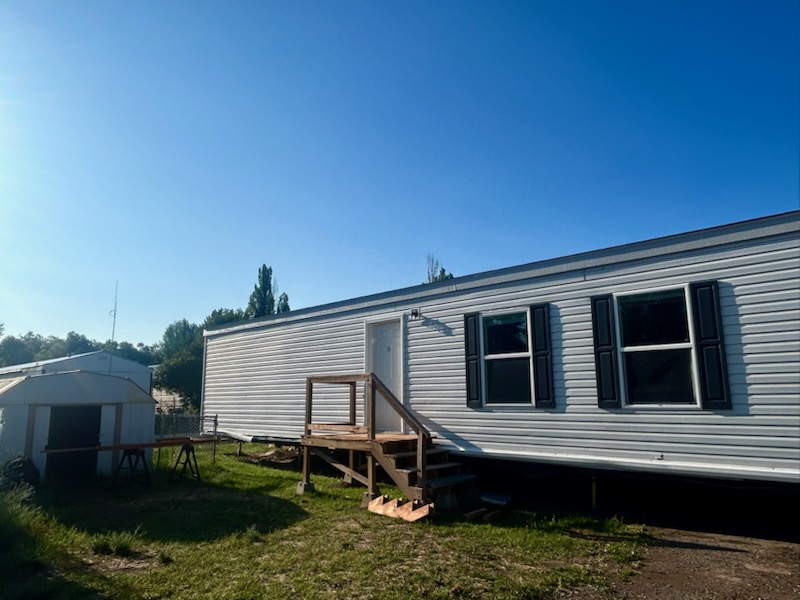 2115 Hwy 2 E - 16